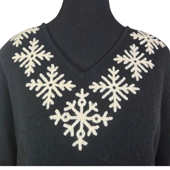 Liz Claiborne Sport Black Lambswool V-Neck Sweater with White Snowflake Med - Picture 2 of 7